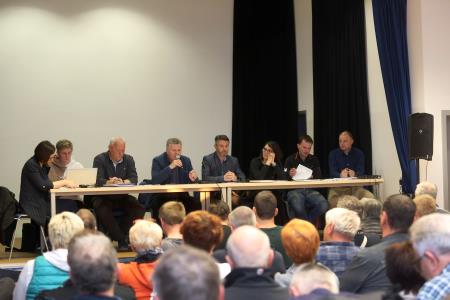 Sestanek s krajani Begunj pri Cerknici v zvezi s kanalizacijo 06 Foto Ljubo Vukelič